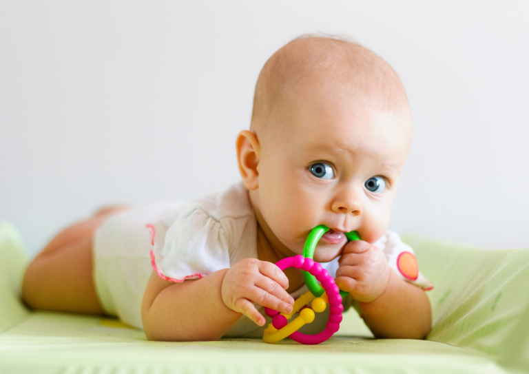 Süt Dişleri Ne Zaman Çıkar? Bebeklerde Diş Sürme Sırası, Belirtiler ve Ebeveynler İçin Bilgilendirme